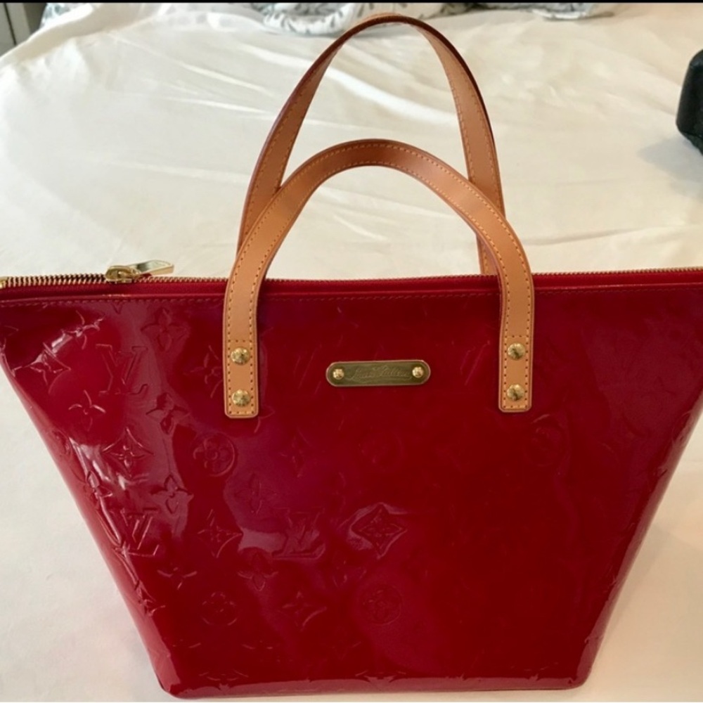 Louis Vuitton Bellevue PM Vernis Pomme de Amour